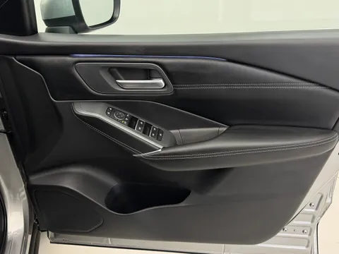 DL25KXF Nissan Qashqai 1.3 DiG-T MH N-Connecta 5dr Thumbnail #18