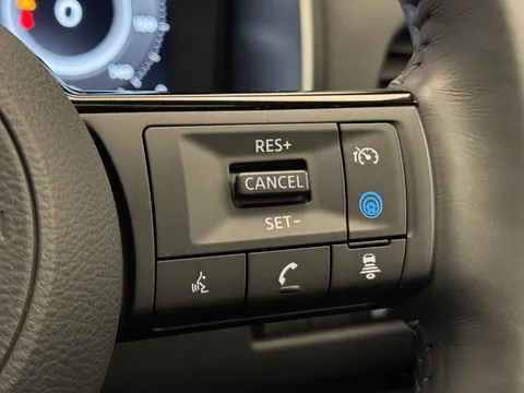 DL25KXF Nissan Qashqai 1.3 DiG-T MH N-Connecta 5dr Thumbnail #22