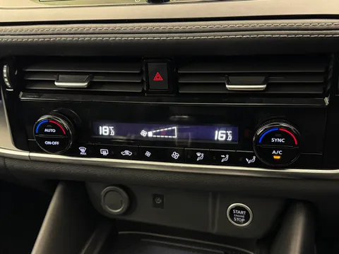 DL25KXF Nissan Qashqai 1.3 DiG-T MH N-Connecta 5dr Thumbnail #26