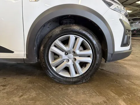 DL23TZG Dacia Sandero Stepway 1.0 TCe Expression 5dr Thumbnail #5