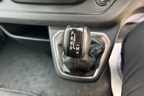 FM23UFW Renault Trafic LL30 Blue dCi 170 Sport+ Van EDC Thumbnail #16