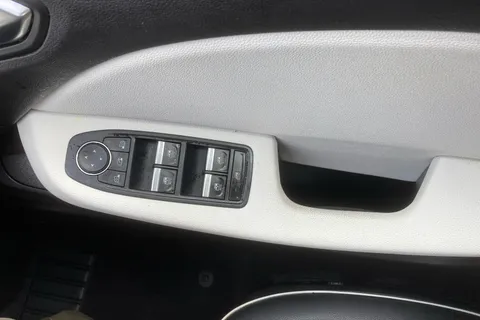 BT70LFZ Renault Clio 1.0 TCe 100 S Edition 5dr Thumbnail #16