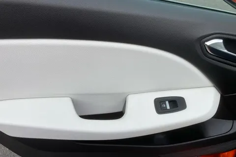 BT70LFZ Renault Clio 1.0 TCe 100 S Edition 5dr Thumbnail #40