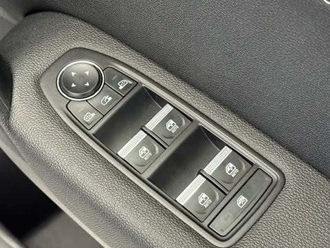 DL73ZRU Renault Captur 1.6 E-Tech full hybrid 145 Techno 5dr Auto Thumbnail #19