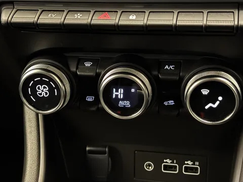 DL73ZRU Renault Captur 1.6 E-Tech full hybrid 145 Techno 5dr Auto Thumbnail #27