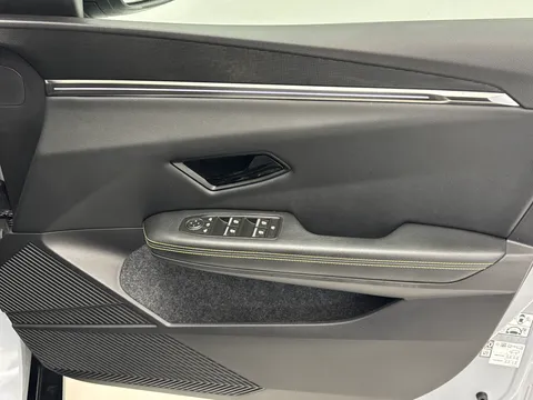 YB74LHZ Renault Megane E-Tech EV60 160kW Techno Comfort Range 60kWh 5dr Auto Thumbnail #16