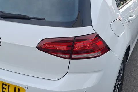 VE68ELU Volkswagen Golf 1.6 TDI SE [Nav] 5dr Thumbnail #18