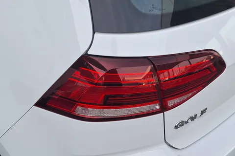 VE68ELU Volkswagen Golf 1.6 TDI SE [Nav] 5dr Thumbnail #17