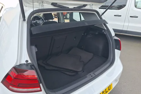 VE68ELU Volkswagen Golf 1.6 TDI SE [Nav] 5dr Thumbnail #19