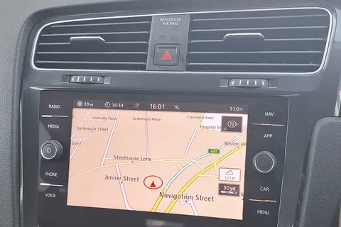 VE68ELU Volkswagen Golf 1.6 TDI SE [Nav] 5dr Thumbnail #38