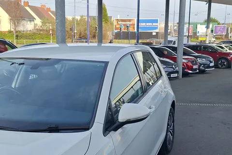 VE68ELU Volkswagen Golf 1.6 TDI SE [Nav] 5dr Thumbnail #27