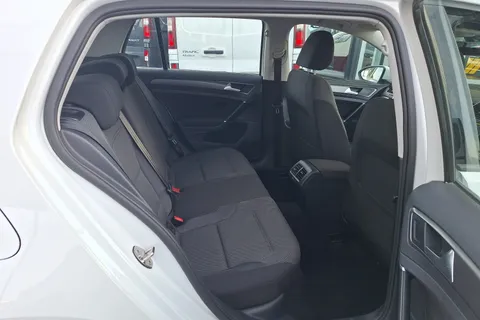 VE68ELU Volkswagen Golf 1.6 TDI SE [Nav] 5dr Thumbnail #32