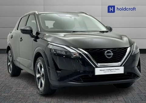 DS71HRW Nissan Qashqai 1.3 DiG-T MH N-Connecta [Glass Roof] 5dr Thumbnail #2