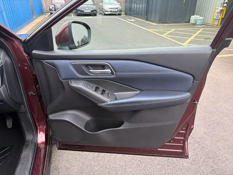 DX22YXA Nissan Qashqai 1.3 DiG-T MH 158 Tekna [Bose] 5dr Xtronic Thumbnail #18