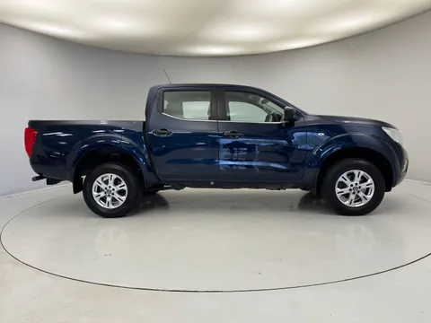OE72EYD Nissan Navara Double Cab Pick Up Acenta 2.3dCi 163 TT 4WD Thumbnail #6