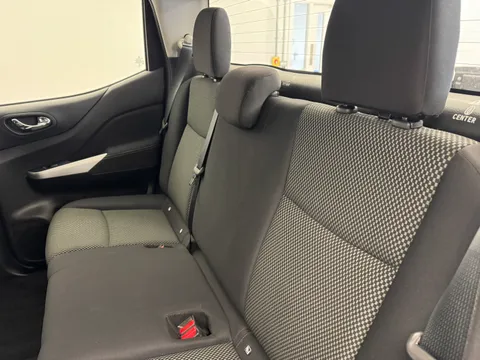 OE72EYD Nissan Navara Double Cab Pick Up Acenta 2.3dCi 163 TT 4WD Thumbnail #12