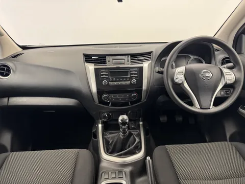 OE72EYD Nissan Navara Double Cab Pick Up Acenta 2.3dCi 163 TT 4WD Thumbnail #13