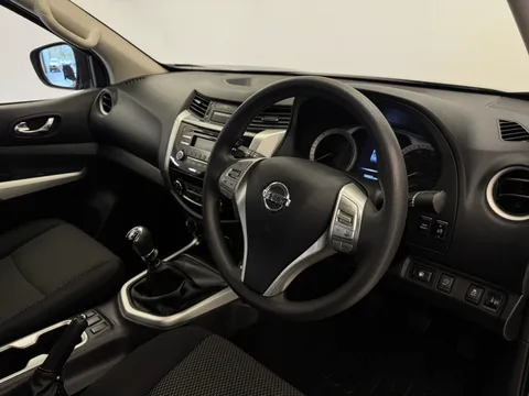 OE72EYD Nissan Navara Double Cab Pick Up Acenta 2.3dCi 163 TT 4WD Thumbnail #22