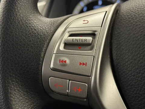 OE72EYD Nissan Navara Double Cab Pick Up Acenta 2.3dCi 163 TT 4WD Thumbnail #23