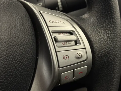 OE72EYD Nissan Navara Double Cab Pick Up Acenta 2.3dCi 163 TT 4WD Thumbnail #24