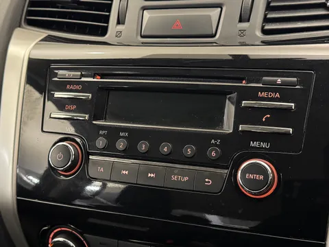 OE72EYD Nissan Navara Double Cab Pick Up Acenta 2.3dCi 163 TT 4WD Thumbnail #25