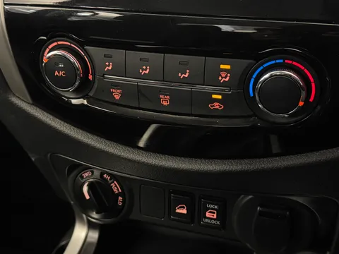 OE72EYD Nissan Navara Double Cab Pick Up Acenta 2.3dCi 163 TT 4WD Thumbnail #26