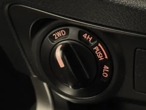 OE72EYD Nissan Navara Double Cab Pick Up Acenta 2.3dCi 163 TT 4WD Thumbnail #27