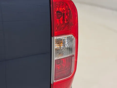 OE72EYD Nissan Navara Double Cab Pick Up Acenta 2.3dCi 163 TT 4WD Thumbnail #33