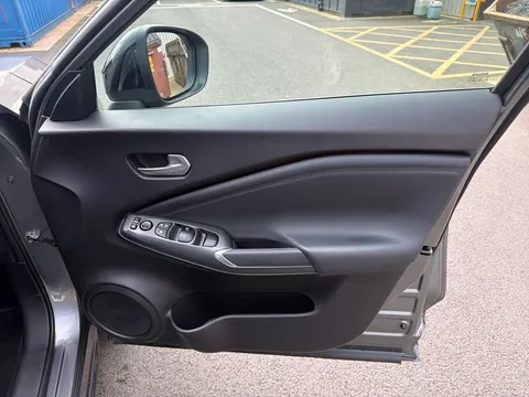 OW74WBT Nissan Juke 1.0 DiG-T N-Connecta 5dr Thumbnail #18