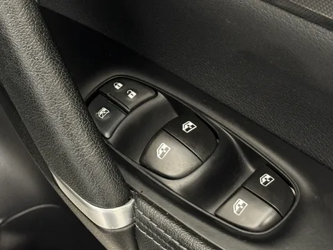 LM21ONP Nissan Qashqai 1.3 DiG-T 160 [157] N-Motion 5dr DCT Thumbnail #21