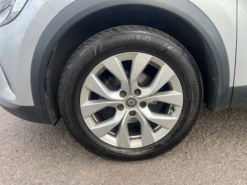 BT20YRJ Renault Captur 1.0 TCE 100 Iconic 5dr Thumbnail #32