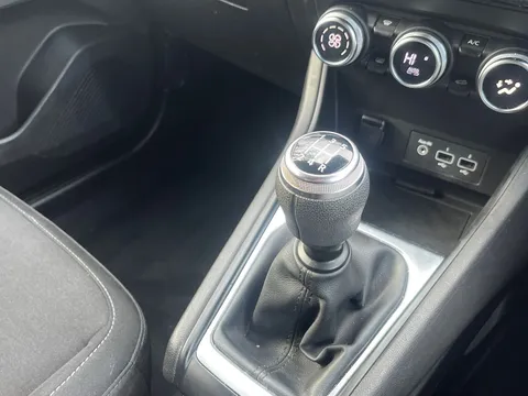 BT20YRJ Renault Captur 1.0 TCE 100 Iconic 5dr Thumbnail #18