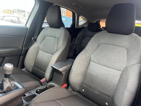 BT20YRJ Renault Captur 1.0 TCE 100 Iconic 5dr Thumbnail #16