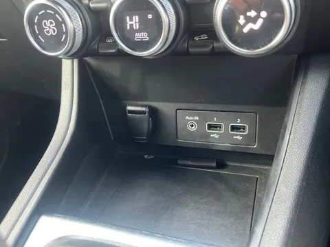 BT20YRJ Renault Captur 1.0 TCE 100 Iconic 5dr Thumbnail #22