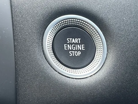 BT20YRJ Renault Captur 1.0 TCE 100 Iconic 5dr Thumbnail #25