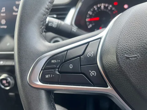 BT20YRJ Renault Captur 1.0 TCE 100 Iconic 5dr Thumbnail #26