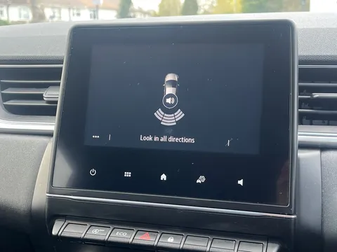 BT20YRJ Renault Captur 1.0 TCE 100 Iconic 5dr Thumbnail #10