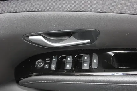 DA22BZG Hyundai Tucson 1.6 TGDi Hybrid 230 Ultimate 5dr 2WD Auto Thumbnail #18