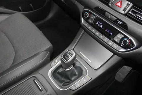 DB21EBA Hyundai i30 1.0T GDi Premium 5dr Thumbnail #24