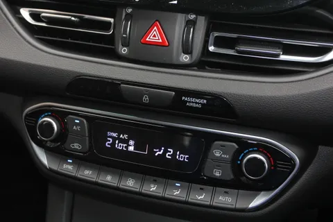 DB21EBA Hyundai i30 1.0T GDi Premium 5dr Thumbnail #27