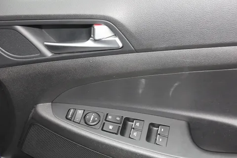 MK69CBY Hyundai Tucson 1.6 GDi SE Nav 5dr 2WD Thumbnail #19