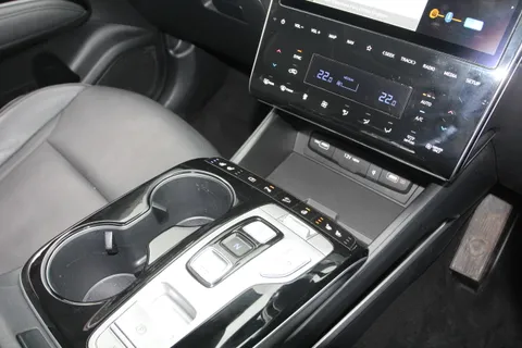 PK71JVZ Hyundai Tucson 1.6 TGDi Hybrid 230 Ultimate 5dr 2WD Auto Thumbnail #32