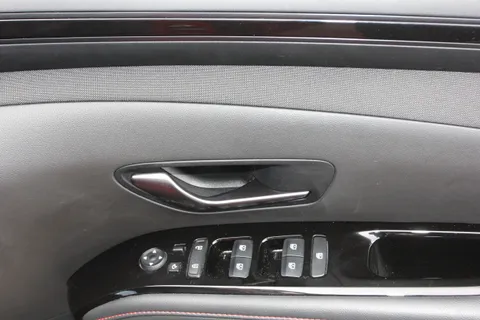 MW72VBN Hyundai Tucson 1.6 TGDi Hybrid 230 N Line 5dr 2WD Auto Thumbnail #16