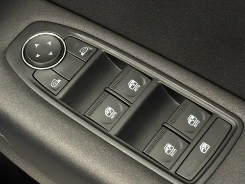 DS22WBP Renault Captur 1.0 TCE 90 Iconic Edition 5dr Thumbnail #19