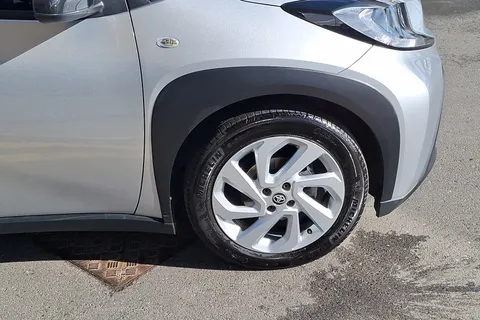 DY23JZL Toyota Aygo X 1.0 VVT-i Pure 5dr Auto Thumbnail #5