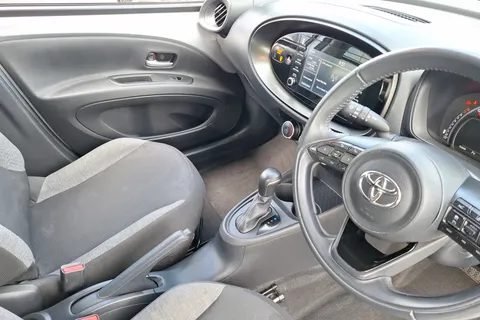 DY23JZL Toyota Aygo X 1.0 VVT-i Pure 5dr Auto Thumbnail #13