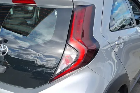 DY23JZL Toyota Aygo X 1.0 VVT-i Pure 5dr Auto Thumbnail #18