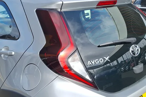 DY23JZL Toyota Aygo X 1.0 VVT-i Pure 5dr Auto Thumbnail #17