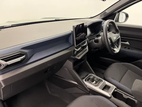 DV25HFY Dacia Duster 1.6 Hybrid 140 Journey 5dr Auto Thumbnail #12