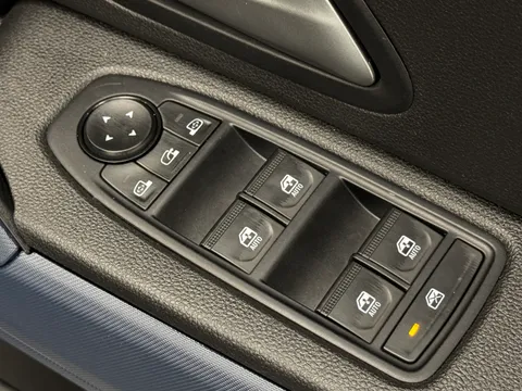 DV25HFY Dacia Duster 1.6 Hybrid 140 Journey 5dr Auto Thumbnail #18